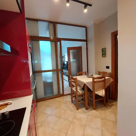 Cozy 1-bedroom Near The Center Of Tirana. アパート ティラナ