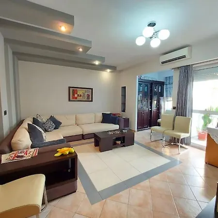 Cozy 1-bedroom Near The Center Of Tirana. アパート *