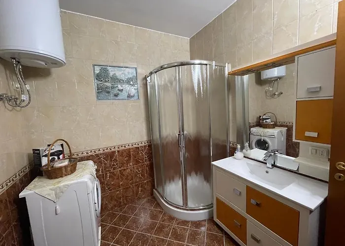 Apartament Cozy 1-bedroom Near The Center Of Tirana.