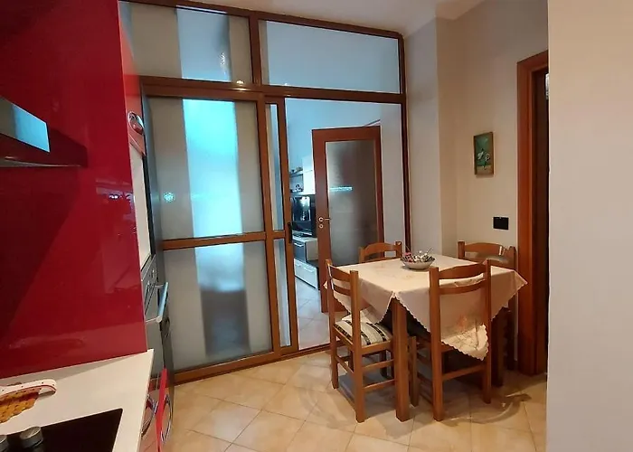 Cozy 1-bedroom Near The Center Of Tirana. Apartament Tirana