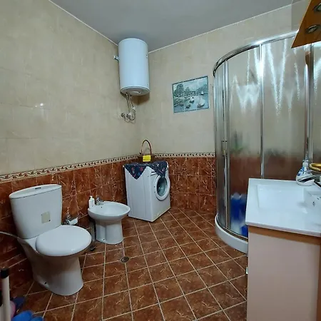 Cozy 1-bedroom Near The Center Of Tirana. Lejlighed